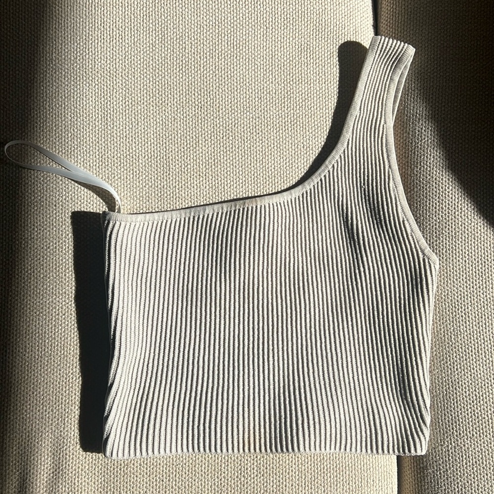 Bavarian aritzia One-Shoulder Cropped Tank top in pearl